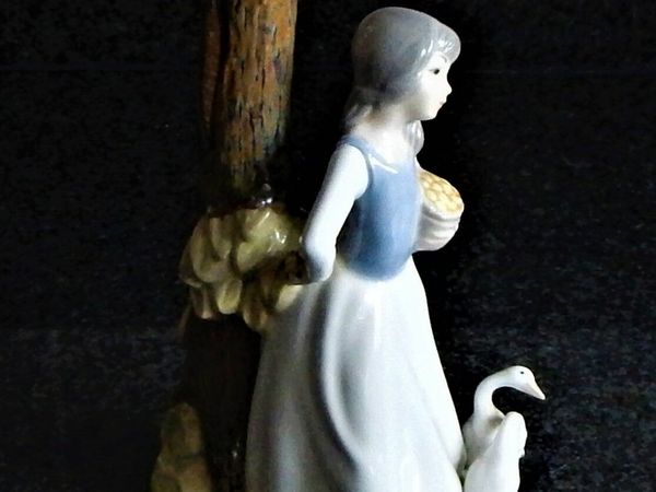 Tengra Spanish porcelain figurine