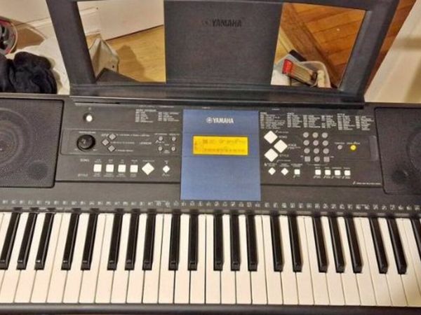 Yamaha Keyboard psr E333 with stand