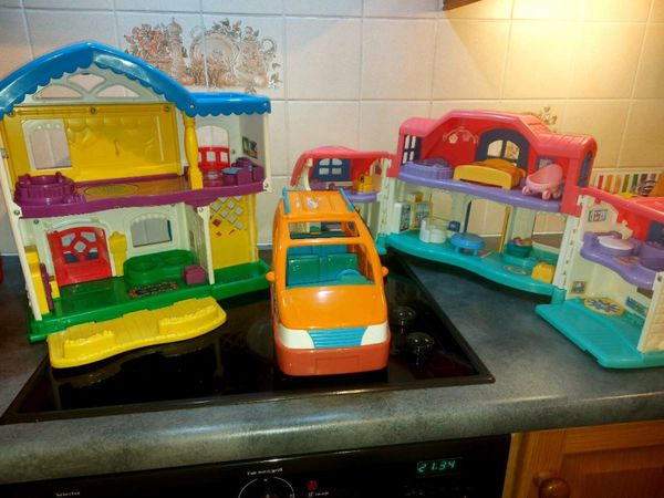 Dolls Houses and Bus