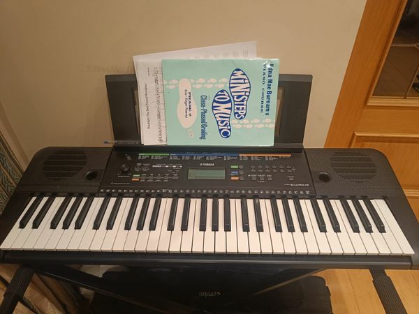 Yamaha keyboard - perfect for starter piano lesson