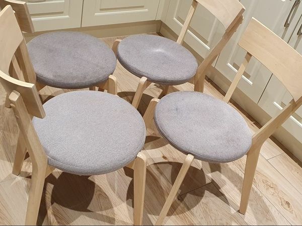 4 kitchen chairs for eur 100
