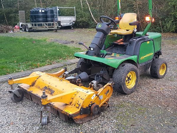 John Deere outfront commercial ride on mower lawnmower