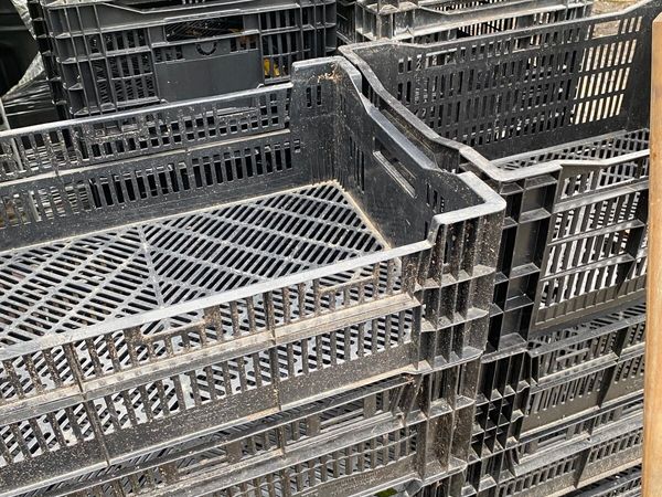 Stackable crates