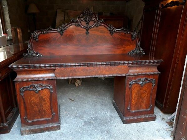 Antique victorian mahogony sideboard