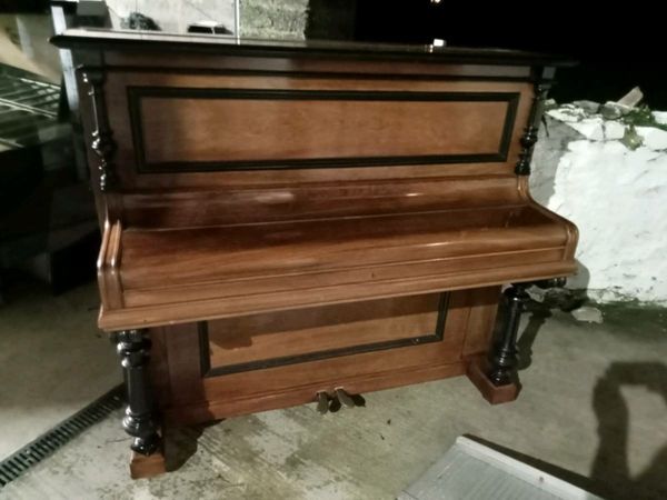 Bluthner leipzig upright piano