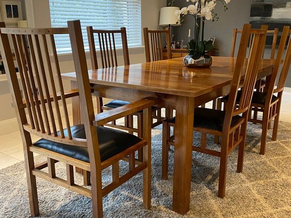 Kitchen/Dining Table & Chairs
