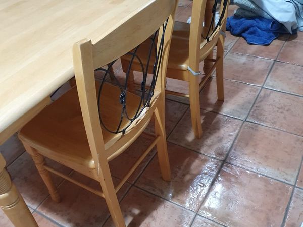 table  and chairs
