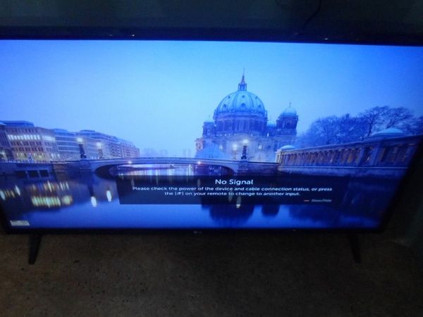 LG 43" Smart TV (43UM7050PLF)