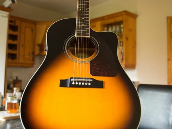 Epiphone Aj 220sce/ Vs Semi Acoustic Guitar