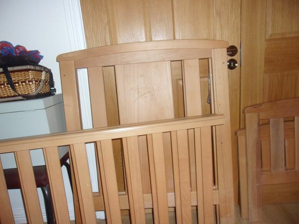 CHILDS COT BED