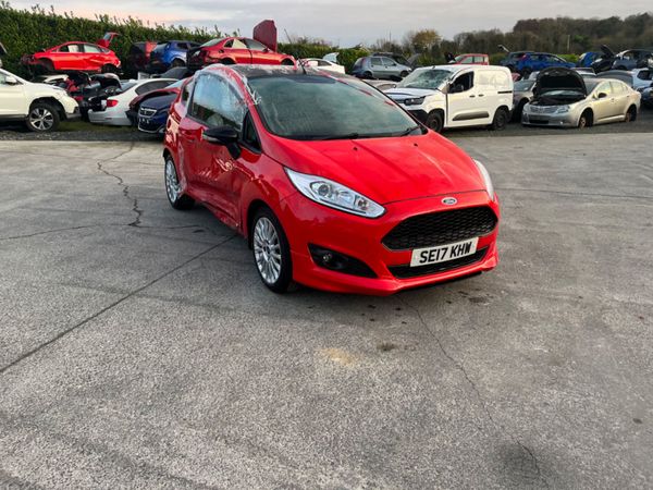 Ford Fiesta Hatchback, 2017, Red