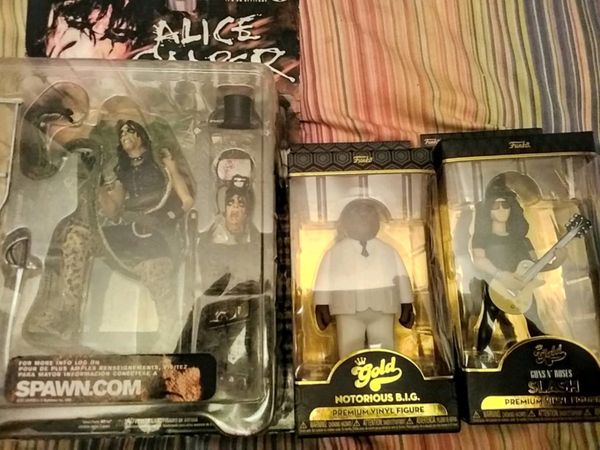 Alice cooper figure and 2 small figures