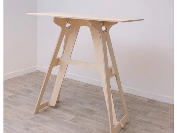 Standing desk and laptop stand