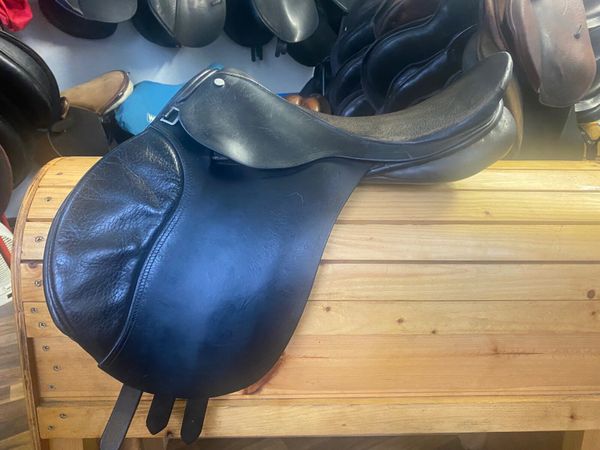 Leather small  pony saddle very good condition