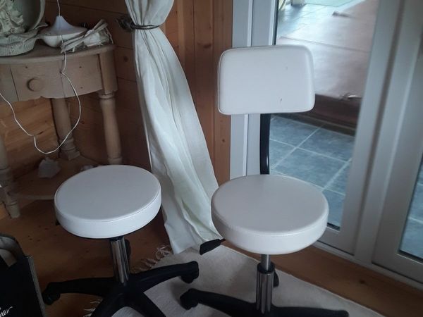 Beauty chair and stool