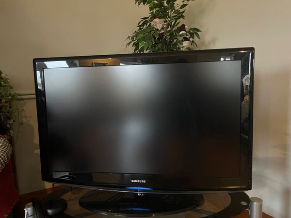 Samsung 40 inch flatscreen tv for sale