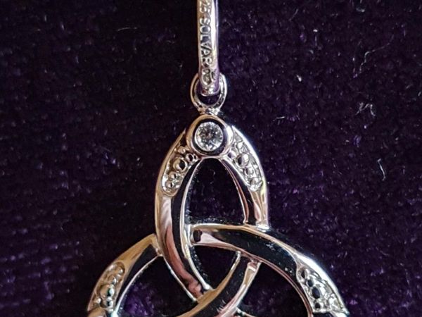 'Solvar' Silver & Swarovski Trinity Knot Necklace