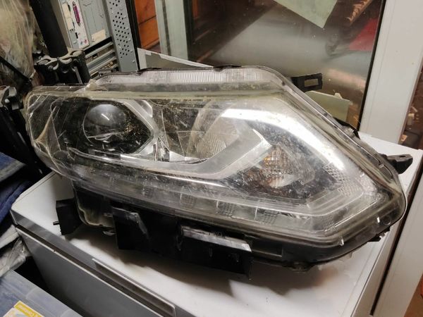 NISSAN X-Trail (T32) Headlights LED and Xeno