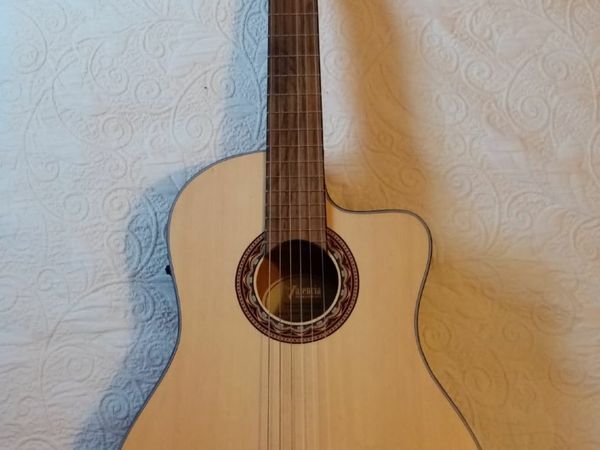 Valencia VC304 CE Classical Guitar