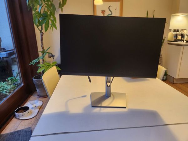 Sleek 23.8-inch FHD monitor featuring ComfortView
