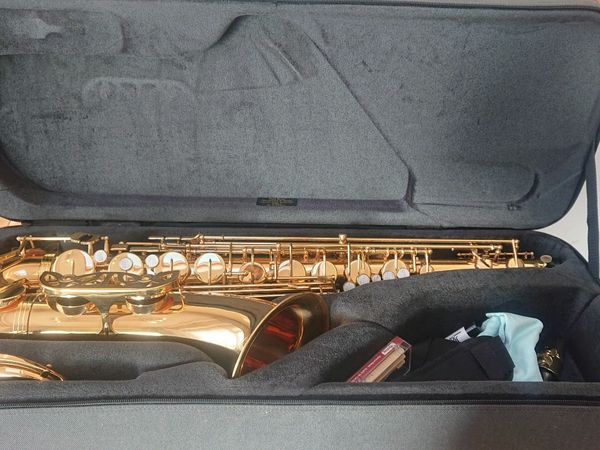 Jupiter 500 Series Tenor Saxophone with Selmer case