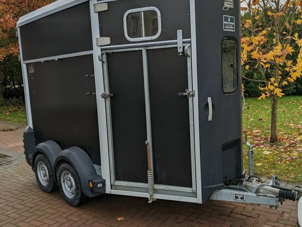 Ifor Willimas HB506 Horse Box Trailer