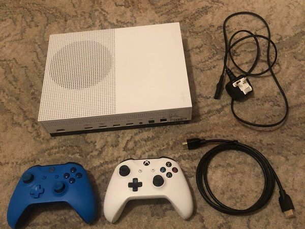 500GB Xbox One S w/ controllers
