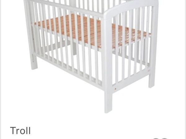 White baby cot