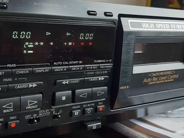 Sony .TCwe725 cassette deck. . Have all you need. Ams.a+b rec.Free 2 c cassette. Double rec,reverse. Fader.pitch control.