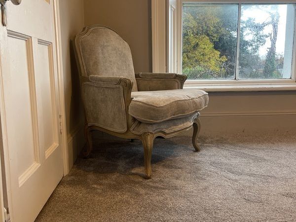 Light grey cushioned air chair