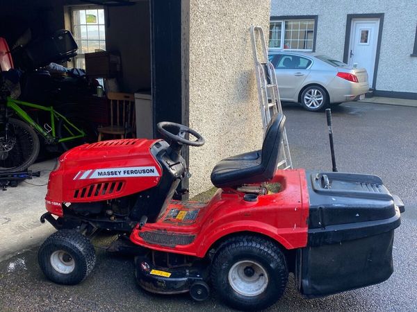 Massey Ferguson tractor lawn mower for sale stainless steel body 92 cm cut new battery needs a belt driving and cutting good