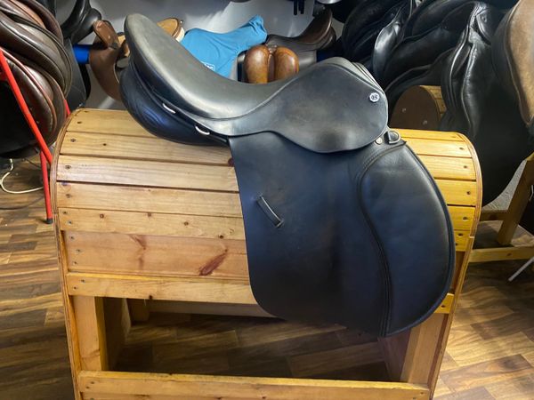 Cliff barnsby leather saddle 17.5”