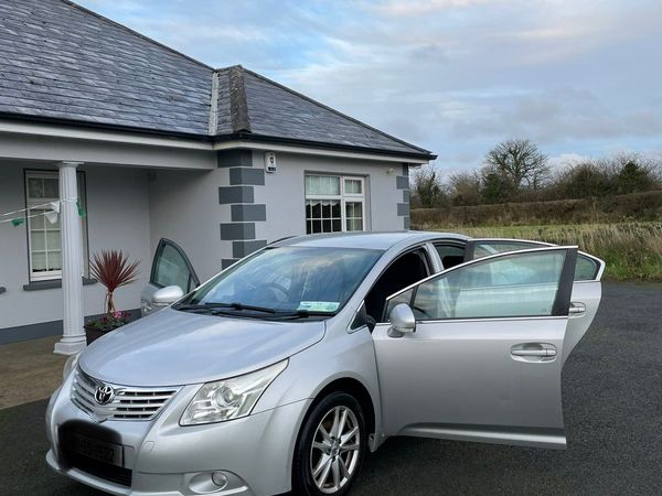 Toyota Avensis 2010 :Phone only