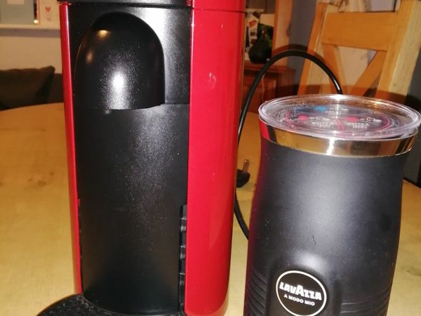 Nespresso Magimix Coffee Machine & Lavazza Frother