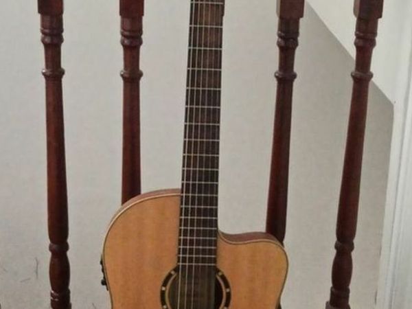 Ortega rce 125sn electro acoustic nylon string guitar. like new