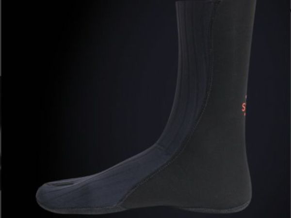 C Skins Swim Research Adult 3mm Wetsuit Socks SIZE LARGE