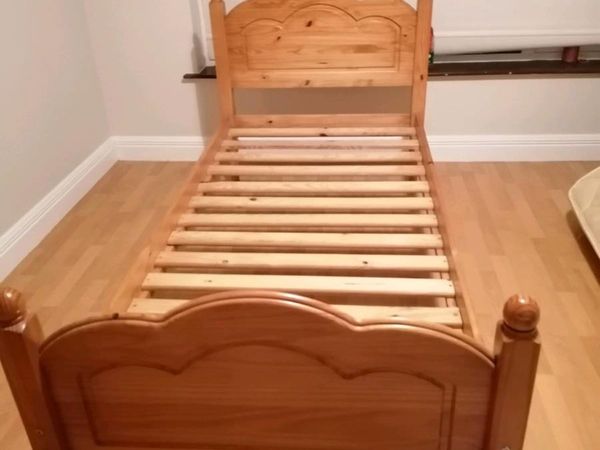 Single bed in excellent condition