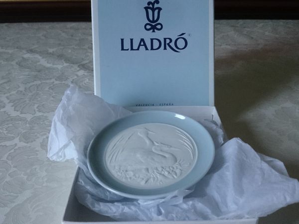 New In Box And Never Used Original And Authentic Lladro Resting Plate