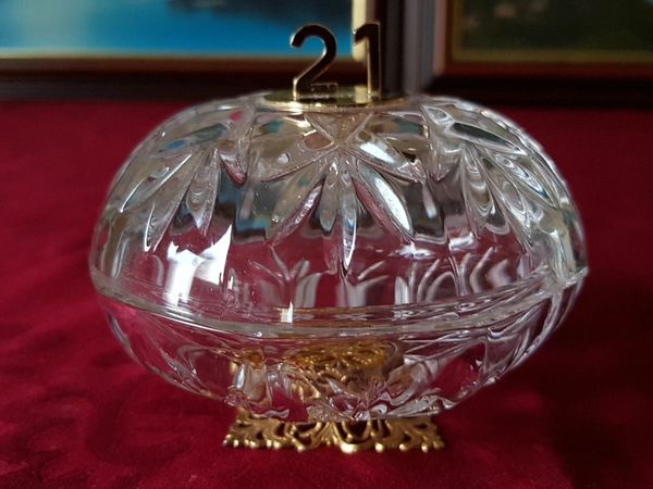 Killarney Crystal Cut Crystal Glass With Number 21 Lidded Jewelry Dish / Bowl With 22 Carat Gold Cover Handle and Footed Base Finishing Made In Ireland