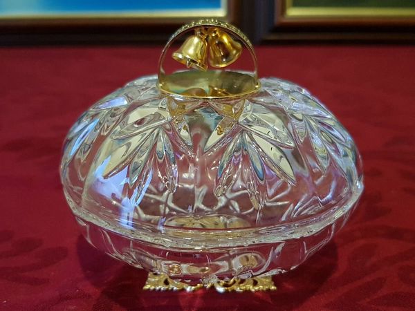 Killarney Crystal Cut Crystal Glass Congratulations On Your Wedding Lidded Jewelry Dish / Bowl With 22 Carat Gold Cover Handle and Footed Base Finishing Made In Ireland