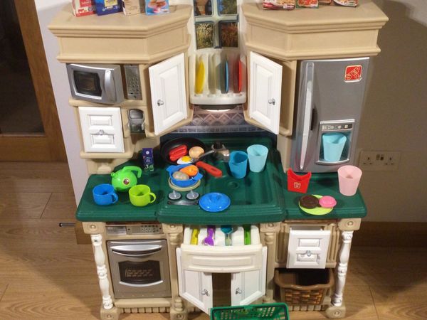 Huge step 2 lifestyle play kitchen, sounds, light + accessories
