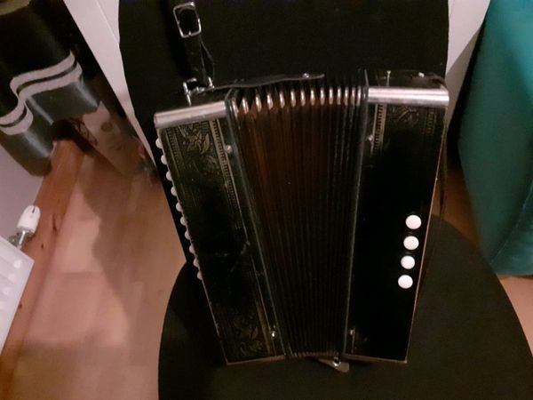 Single row accordion