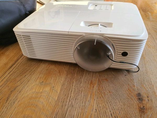 Optoma HDR short throw projector with screen
