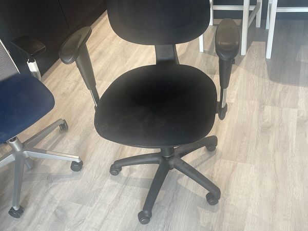 2 black chairs together