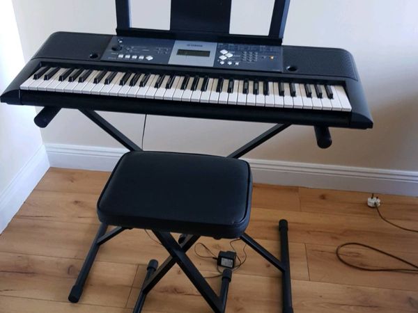 Yamaha YPT230 Electric keyboard, stand & stool