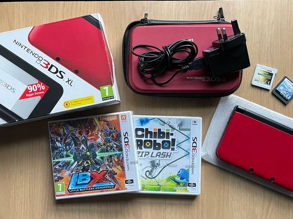 3DS XL Nintendo with 4 games