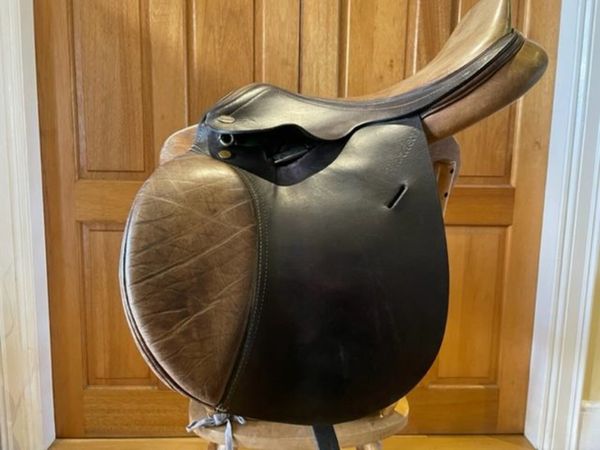 Equipro Grandeur 16.5" Saddle