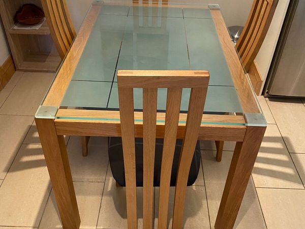 Dinning room table and 4 chairs