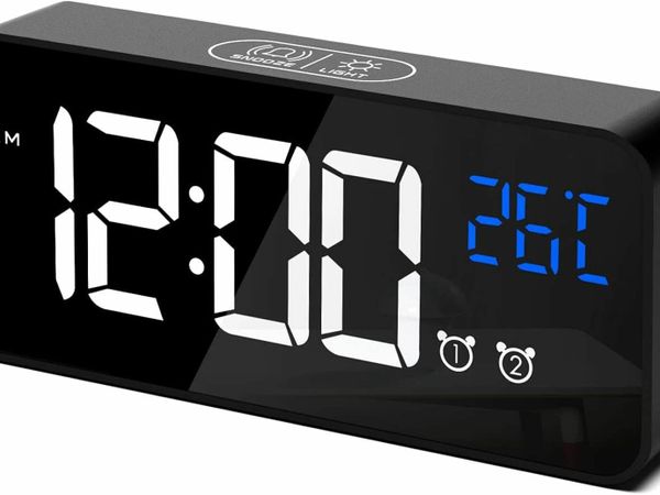 CHEREEKI Alarm Clock, Digital Clock with Temperature Display, Snooze, USB Powered Rechargeable Clock with Dual Alarms for Bedroom, Bedside, Office& Travel