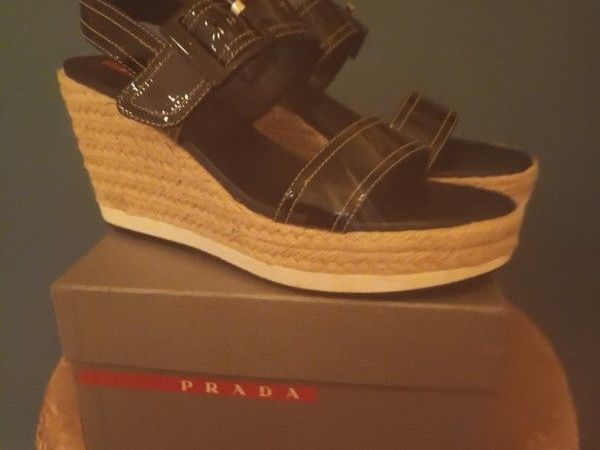bnwt genuine Prada Sandal